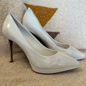 DKNY white panted leather pointed heel pumps